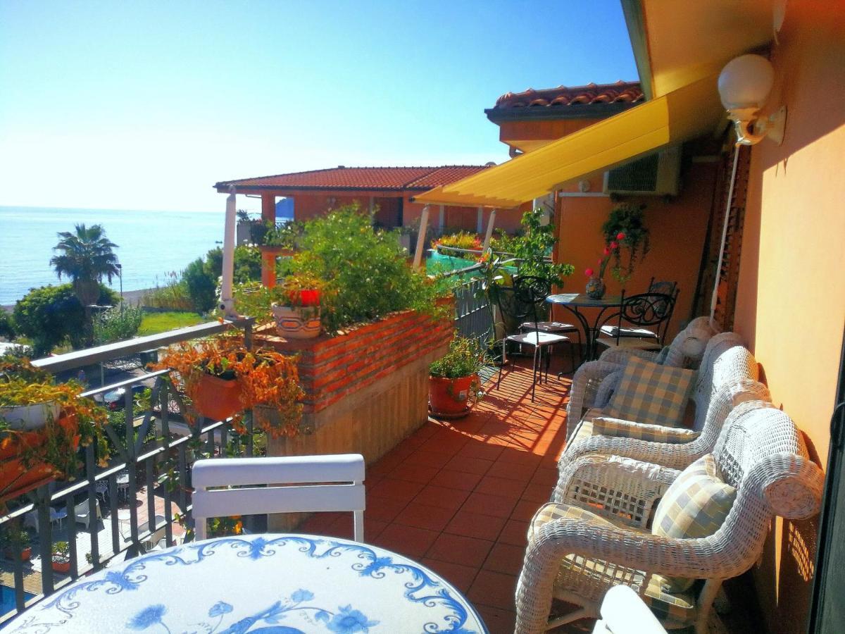 Appartement Taormina By The Sea à Mazzeo Extérieur photo